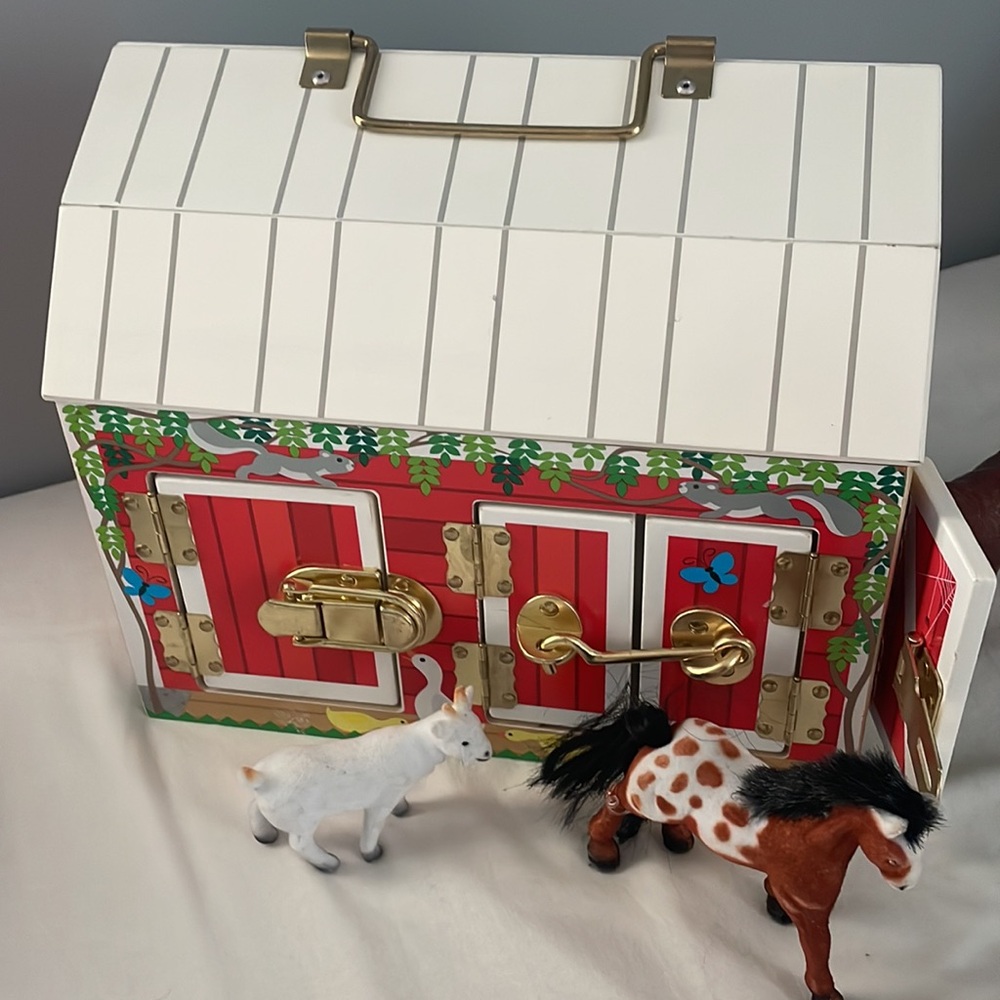Melissa & Doug Wooden Latches Barn For Toddler 2+ Animal figurines - Picture 2 of 5